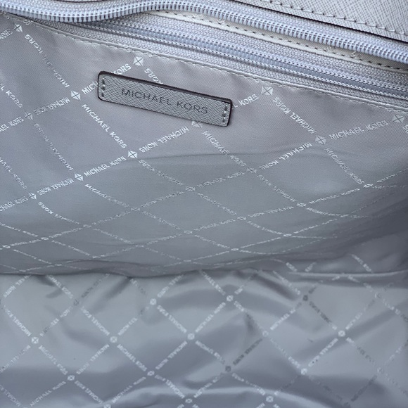 NWT Michael Kors XL Jet Set Tote - Picture 4 of 10